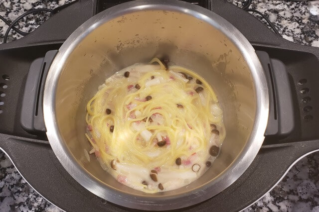 【ホットクック】ベーコンときのこのチーズクリームスパゲッティ｜料理の手順