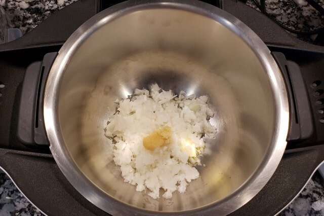 【ホットクック】カレー粉で作るインド風チキンカレー｜料理の手順