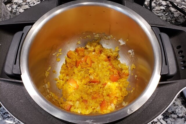 【ホットクック】カレー粉で作るインド風チキンカレー｜料理の手順