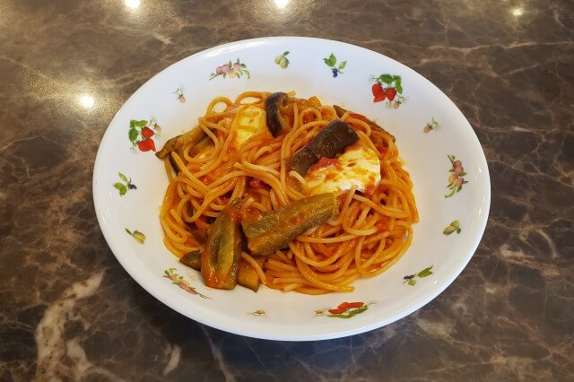 【ホットクック】ナスとトマトとチーズのパスタ(スパゲッティ) のレシピ