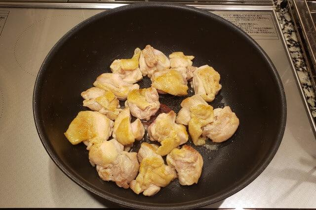 鶏肉と青梗菜(チンゲン菜)のオイスターソース炒めの料理の手順