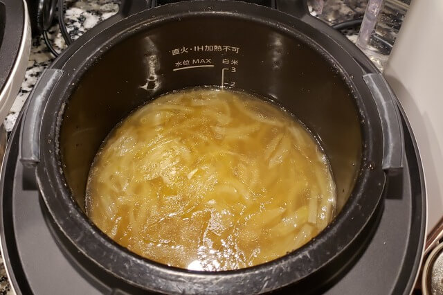 【ホットクック】玉ねぎのスープの料理の手順