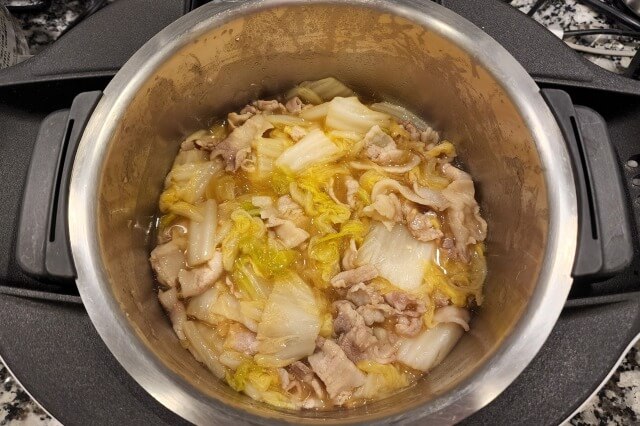 【ホットクック】豚肉と白菜と春雨のオイスターソース煮込みの料理の手順