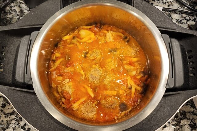 【ホットクック】ミートボールとキノコのトマト煮込みの料理の手順