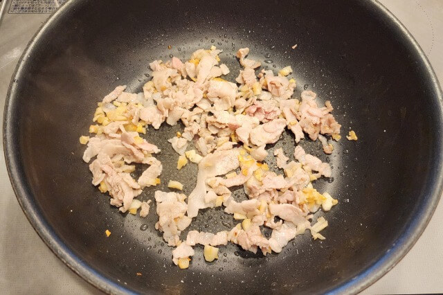 豚肉とニラのガーリックチャーハンの料理の手順